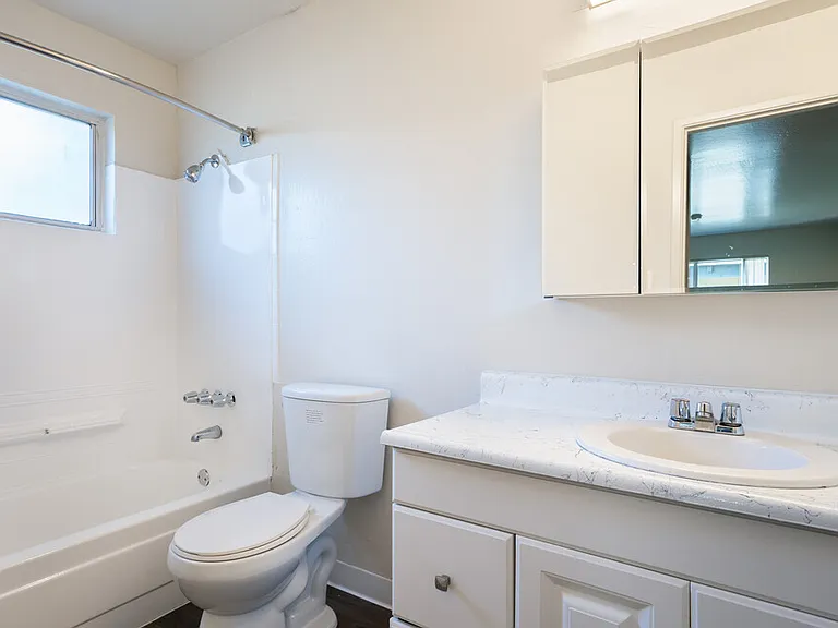 Kingston Place Apartments — Photo 7