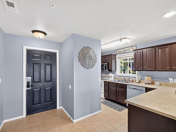 3rd image of 11 Par Lane Apt 3