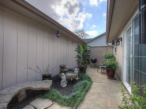 2nd image of 3111 Heritage Green Dr