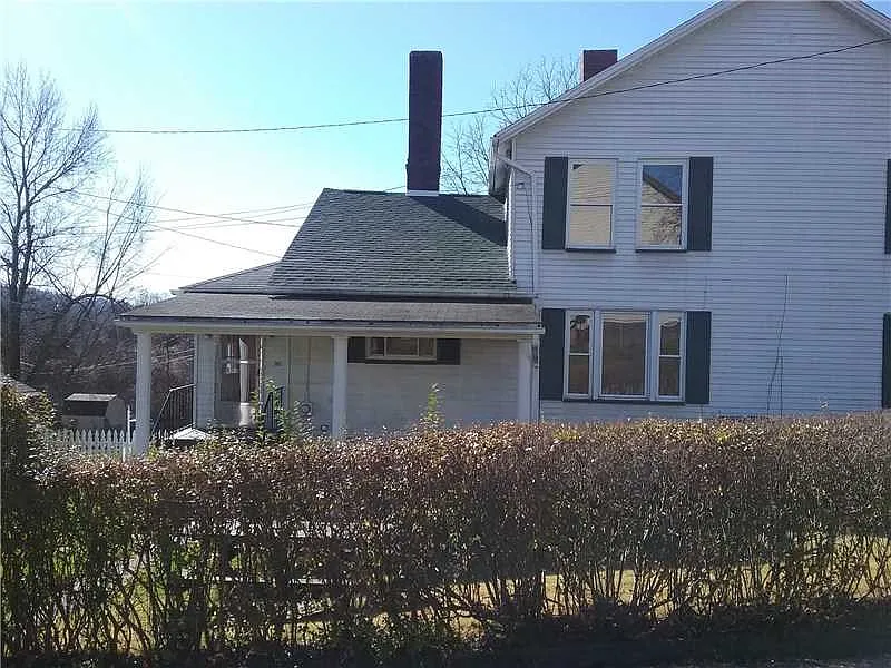 203 1st St photo 1
