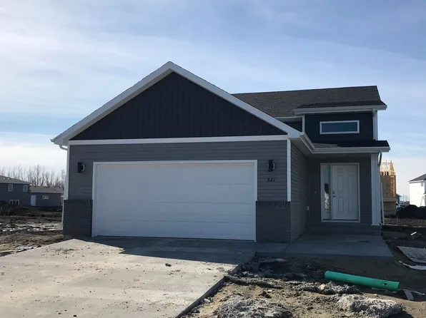 821 Cathy Dr W, West Fargo, ND 58078