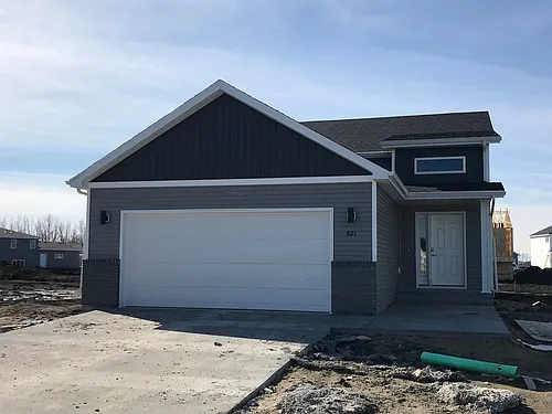 821 Cathy Dr W Photo 1