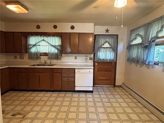 3rd image of 9 Gilbert St