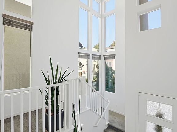 4th image of 8337 Summit Way