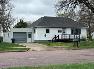 303 N 2nd Ave, Woonsocket, SD 57385