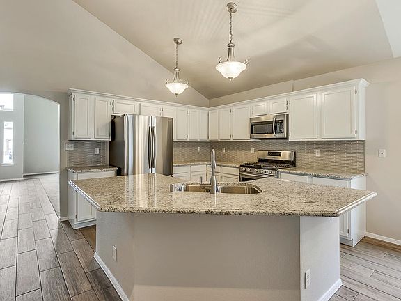 5th image of 13337 Astoria Dr