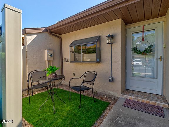 3rd image of 1207 Charter Oaks Cir
