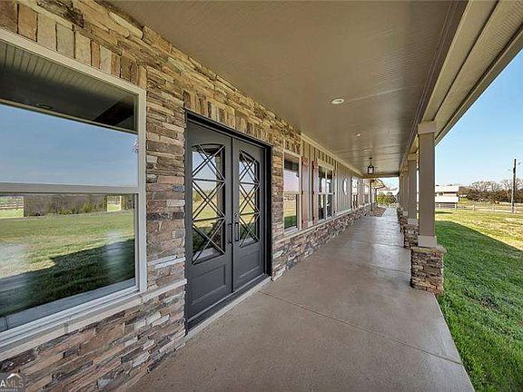 4th image of 15 Lauren Ln NE