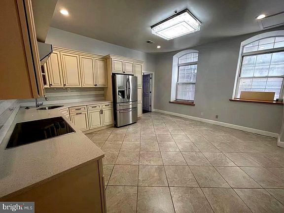 2nd image of 926 Race St #4C