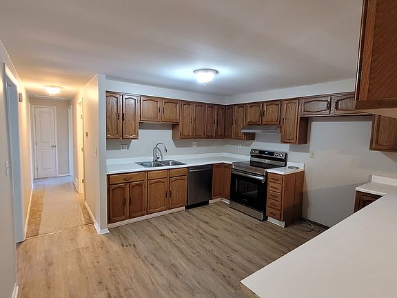 2nd image of 3192 Kingswood Dr