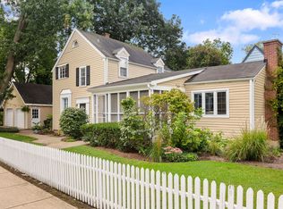 345 E Russell St, Barrington, IL 60010