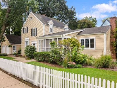 345 E Russell St, Barrington, IL, 60010