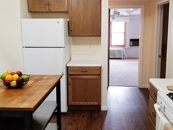 3rd image of 729 Hawthorne Ave E