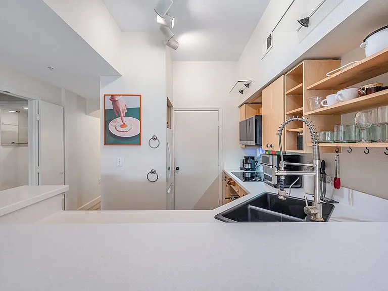 100 4th Ave S #424 — Photo 6