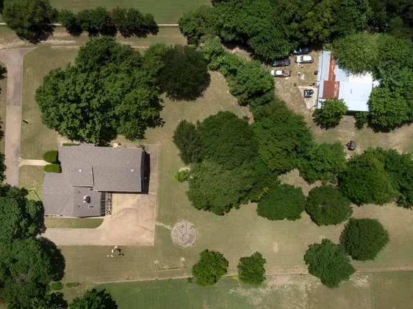 1027 Sherman Dr, Cedar Hill, TX 75104