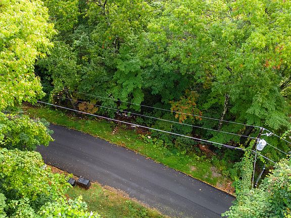 5th image of Luzerne Dr