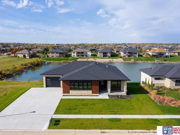515 Deep Water Bay, Lincoln, NE 68527
