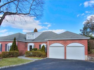 51 Bank St #R, New Canaan, CT 06840