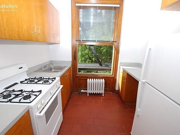 3rd image of 225 W 80th St APT 2C