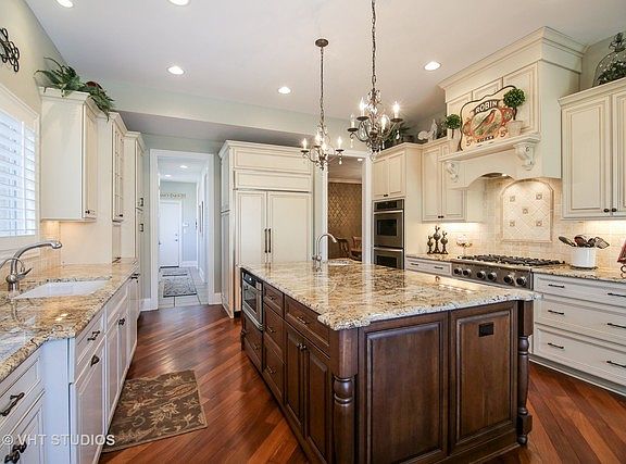 5th image of 1542 Hawthorne Pl