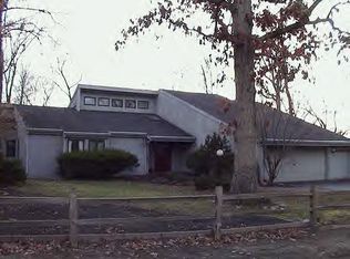1 N Shore Ter, Danville, IL 61832