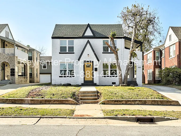 N Gatewood Ave Duplex — Photo 36