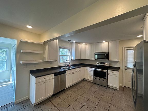 2nd image of 2250 Fairview St
