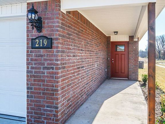 3rd image of 221 E Anabranch Ct