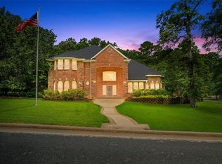 2300 W Green Briar Dr, Huntsville, TX 77340