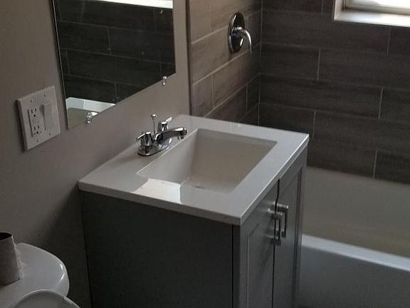 3rd image of 10331 S Eberhart Ave #3