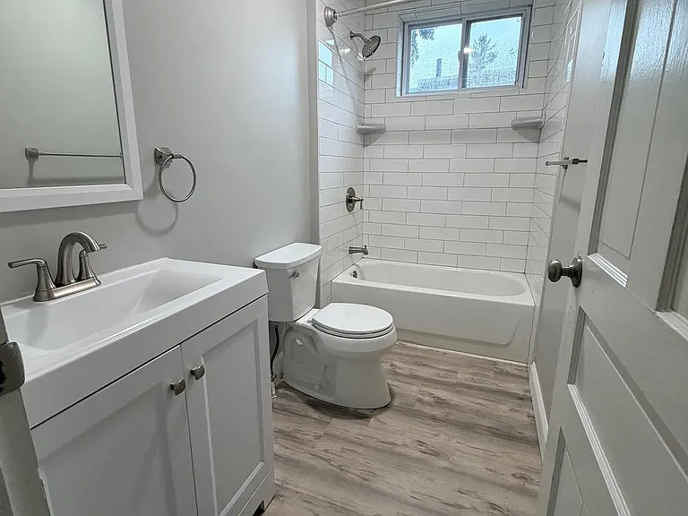 20 Laurel St — Photo 12