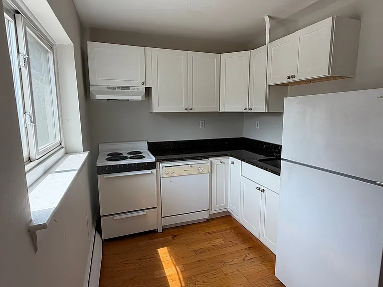 61 Selkirk Rd #3 — Photo 5