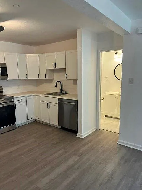 3 bed, 1.0 bath, 800 sqft, $1,500 — Photo 4