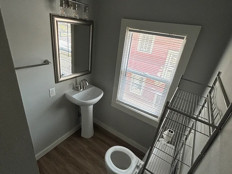 702 S Duluth Ave #2 — Photo 6