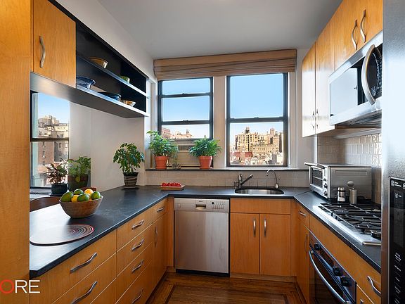 4th image of 74 W 68th St #9BC