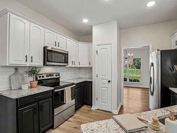 4th image of 101 Fieldcrest Ct