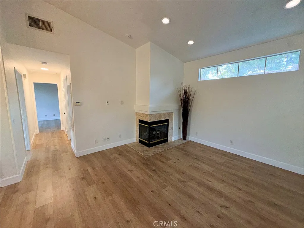 2 bed, 864 sqft, $3,100 — Photo 4