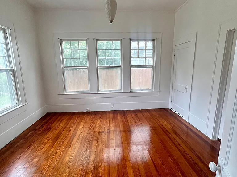 2035 Thornton Ct — Photo 8