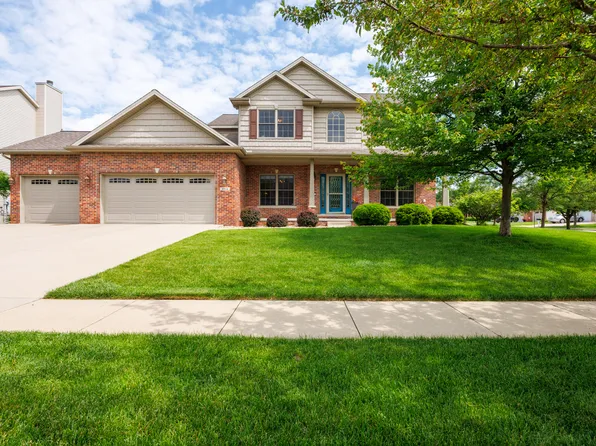 2814 Stevenson Dr, Bloomington, IL 61704