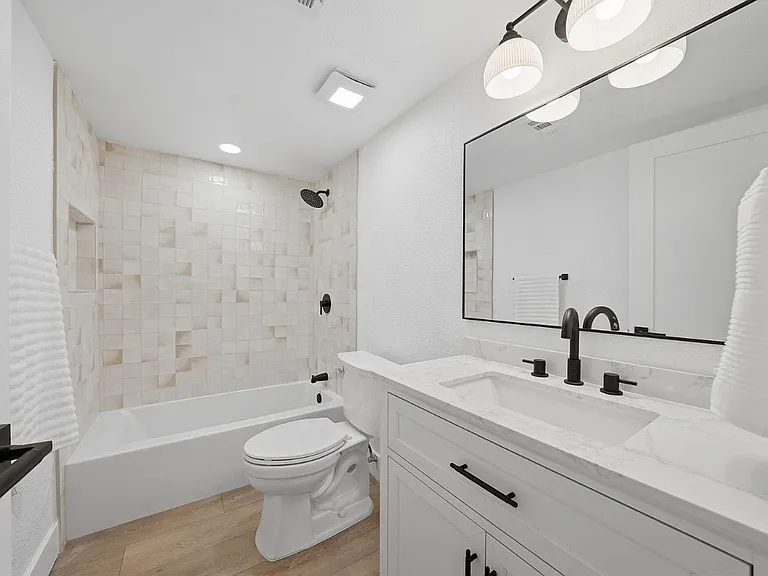 4210 Fiesta Way #3 — Photo 3