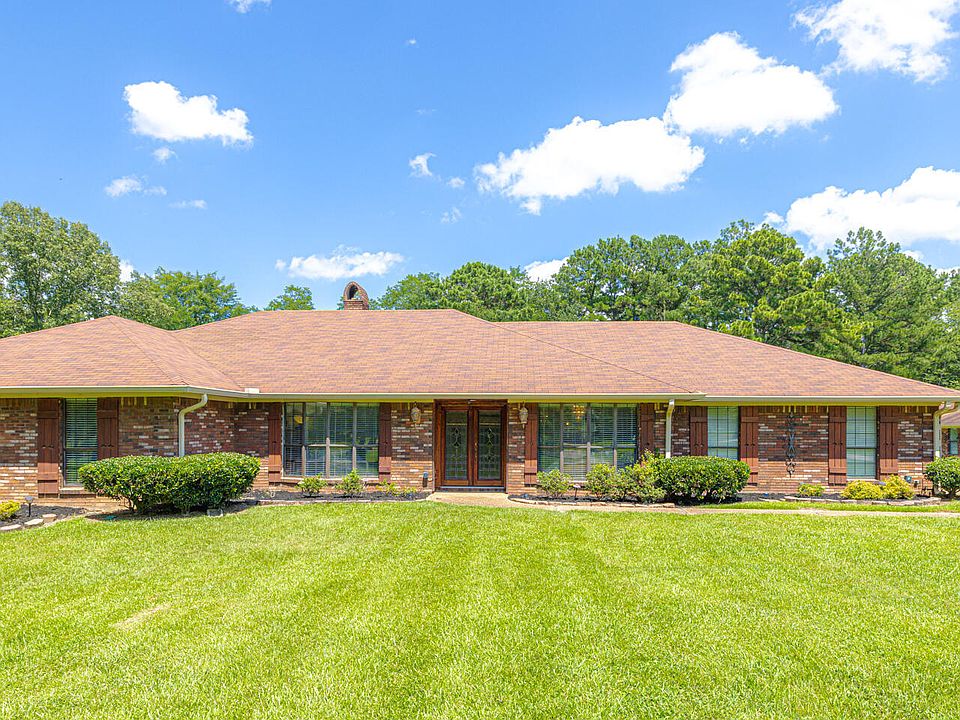 1st image of 144 N Pine Dr
