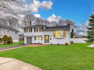 816 Chess Dr, Baldwin, NY 11510