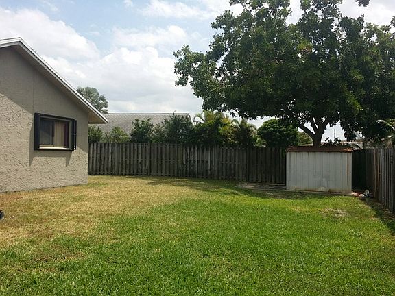 5th image of 701 SW 158th Ter
