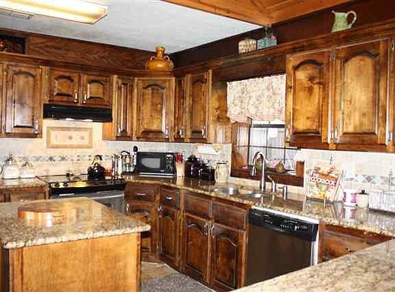3rd image of 903 Justin Ln