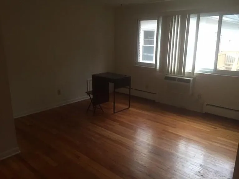 550 Whitney Ave #14 — Photo 4