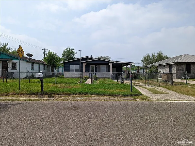 716 E Champion St — Photo 3