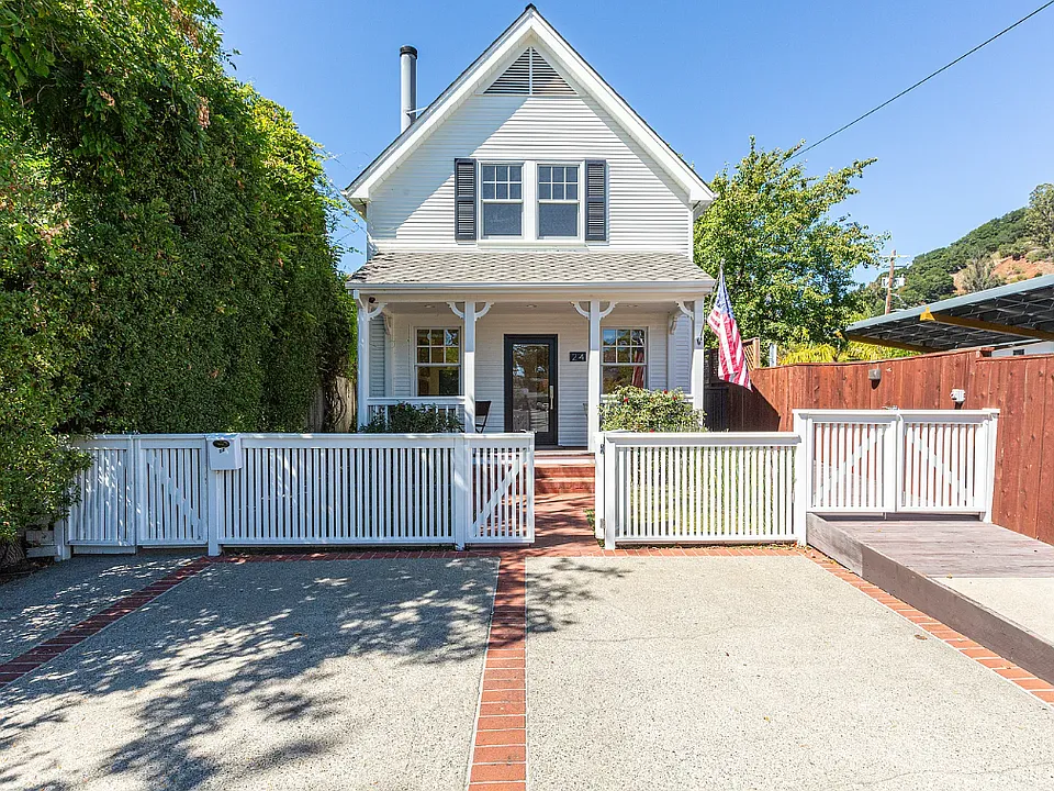 24 Magnolia Ave
