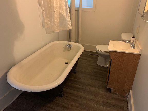 5th image of 1095 Washington Ave