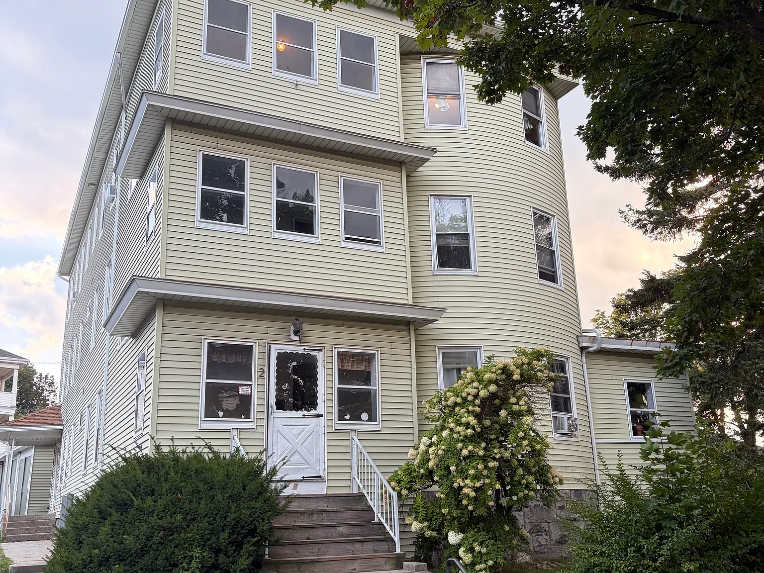 3 bed, 1500 sqft, $2,200 — Photo 1