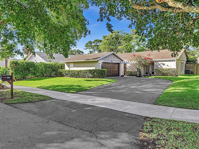 3996 NW 7th Ct — Photo 5